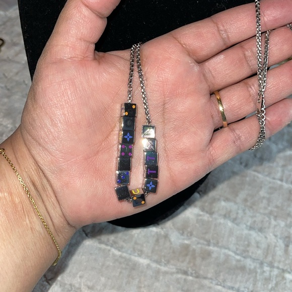 Louis Vuitton necklace Preloved excellent condition adjustable size to 20,22,24” - Picture 3 of 8